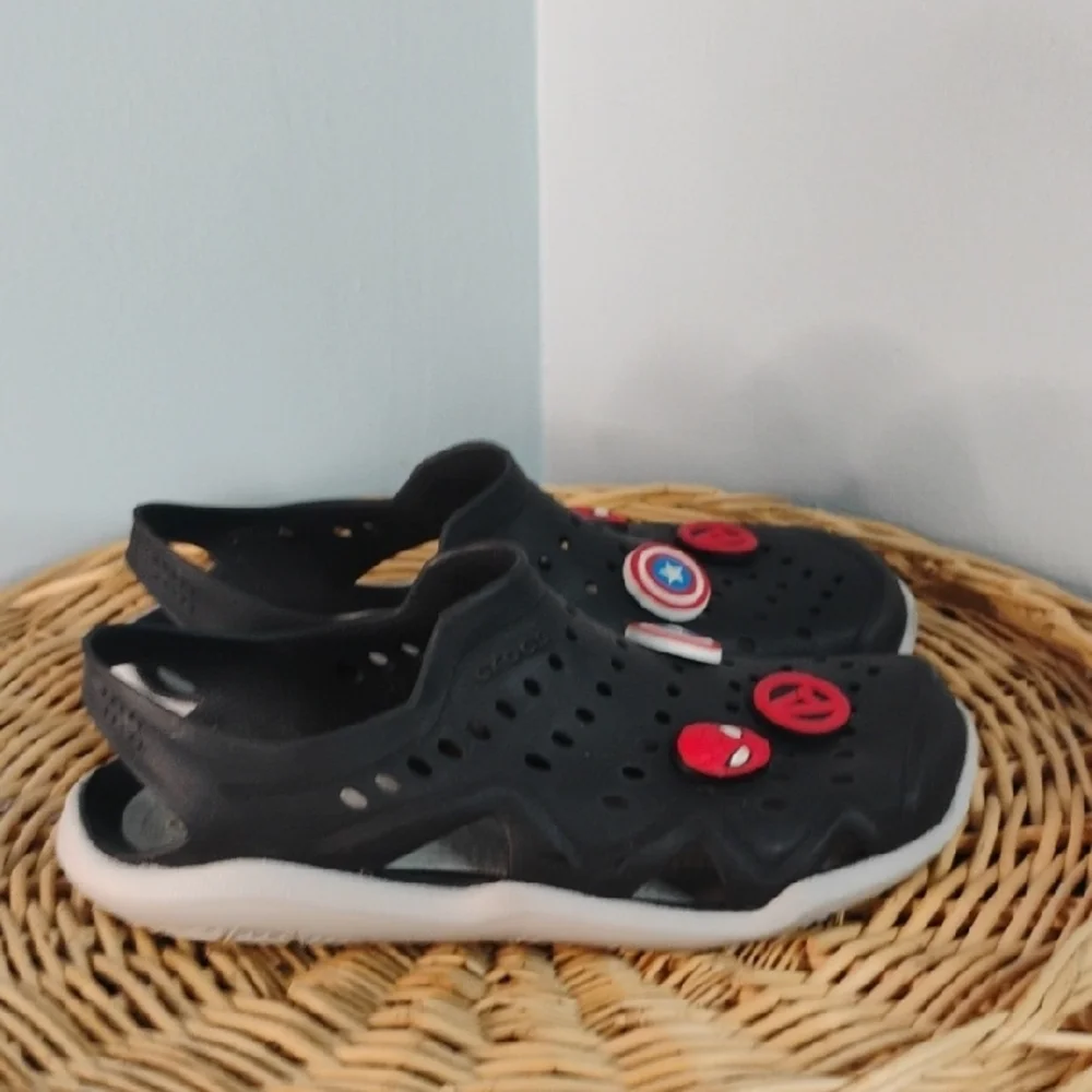 CROCS Kid Black Marvel Superhero Water Shoes Sandals Size 4 M Avengers Movie